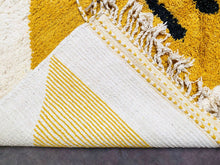 Load image into Gallery viewer, Moroccan rug, 
Beni Ourain rug, 
White wool rug, 
Handmade carpet, 
Berber rug, 
Luxury home decor, 
Plush area rug, 
white beni ourain, 
soft moroccan rug, 
authentic, 
modern moroccan rug, 
warm rug, 
bohemian rug