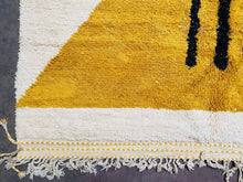 Load image into Gallery viewer, Moroccan rug, 
Beni Ourain rug, 
White wool rug, 
Handmade carpet, 
Berber rug, 
Luxury home decor, 
Plush area rug, 
white beni ourain, 
soft moroccan rug, 
authentic, 
modern moroccan rug, 
warm rug, 
bohemian rug