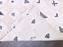 Load image into Gallery viewer, Moroccan rug, 
Beni Ourain rug, 
White wool rug, 
Handmade carpet, 
Berber rug, 
Luxury home decor, 
Plush area rug, 
white beni ourain, 
soft moroccan rug, 
authentic, 
modern moroccan rug, 
warm rug, 
bohemian rug