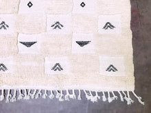 Load image into Gallery viewer, Moroccan rug, 
Beni Ourain rug, 
White wool rug, 
Handmade carpet, 
Berber rug, 
Luxury home decor, 
Plush area rug, 
white beni ourain, 
soft moroccan rug, 
authentic, 
modern moroccan rug, 
warm rug, 
bohemian rug