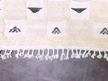 Load image into Gallery viewer, Moroccan rug, 
Beni Ourain rug, 
White wool rug, 
Handmade carpet, 
Berber rug, 
Luxury home decor, 
Plush area rug, 
white beni ourain, 
soft moroccan rug, 
authentic, 
modern moroccan rug, 
warm rug, 
bohemian rug