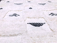 Load image into Gallery viewer, Moroccan rug, 
Beni Ourain rug, 
White wool rug, 
Handmade carpet, 
Berber rug, 
Luxury home decor, 
Plush area rug, 
white beni ourain, 
soft moroccan rug, 
authentic, 
modern moroccan rug, 
warm rug, 
bohemian rug