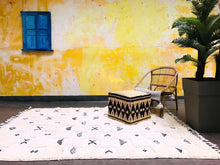Load image into Gallery viewer, Moroccan rug, 
Beni Ourain rug, 
White wool rug, 
Handmade carpet, 
Berber rug, 
Luxury home decor, 
Plush area rug, 
white beni ourain, 
soft moroccan rug, 
authentic, 
modern moroccan rug, 
warm rug, 
bohemian rug