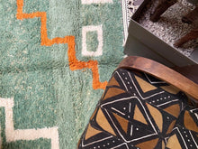 Load image into Gallery viewer, boho rug,
handmade rug,
morrocan rug,
kilim rug,
bedroom rug,
sheepskin rug,
living room rug,
berber rug,
wool rug,
abstract rug,
beni ourain rug,
colorful rug,
bohemian rug,
retro rug,
oriental rug,
rug for bedroom,

