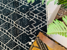 Load image into Gallery viewer, boho rug,
handmade rug,
morrocan rug,
kilim rug,
bedroom rug,
sheepskin rug,
living room rug,
berber rug,
wool rug,
abstract rug,
beni ourain rug,
colorful rug,
bohemian rug,
retro rug,
oriental rug,
rug for bedroom,