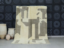 Load image into Gallery viewer, Handmade Moroccan rug with modern abstract pattern in beige tones


