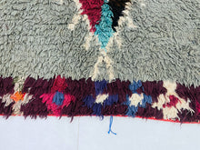 Load image into Gallery viewer, Modern bohemian Moroccan rug with rich textures.
