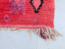 Load image into Gallery viewer, Long and narrow wool Moroccan rug for modern boho decor.
