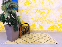 Load image into Gallery viewer, Yellow Diamond  rug 4x6 ft - G5363
