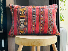 Load image into Gallery viewer, berber pillow,  moroccan pillow,  red pillow,  bohemian pillow,  wool pillow,  handwoven pillow,  moroccan cushion,  berber cushion,  bohemian cushion,  amazigh cushion
