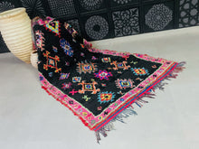 Load image into Gallery viewer, Boucherouite rug 5x9 - D63