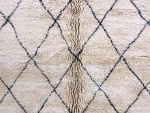 Load image into Gallery viewer, Biege Diamond rug 5x8 ft - G5644
