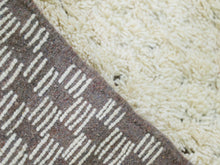 Load image into Gallery viewer, Soft wool rug featuring traditional Moroccan craftsmanship.
