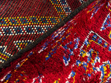 Load image into Gallery viewer, bohemian rug, unique rug, Moroccan Rug, red Rug, Moroccan Berber Rug, Authentic rug, Vintage Moroccan Rug, vintage rug, aesthetic rug, berber rug, Moroccan Rugs, soft rug, Unique Rug
