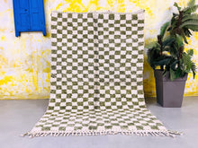 Load image into Gallery viewer, Green Checkered Moroccan rug 5x7 ft - G4146
