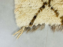 Load image into Gallery viewer, Luxury rug 2x5 ft - N7110, Boucherouite Rugs, The Wool Rugs, The Wool Rugs, 
