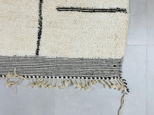 Load image into Gallery viewer, Moroccan Beni Ourain, Handwoven Beni Ourain Rug, Authentic Beni Ourain, Beni Ourain Carpet, Wool Beni Ourain Rug,
