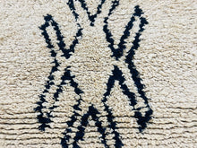 Load image into Gallery viewer, Moroccan rug, Beni Ourain rug, White wool rug, Handmade carpet, Berber rug, Luxury home decor, Plush area rug, white beni ourain, soft moroccan rug, authentic, modern moroccan rug, warm rug, bohemian rug
