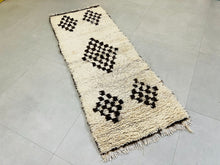 Load image into Gallery viewer, Chic moroccan boucherouite rug 2x6 ft - G5959
