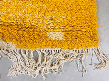 Load image into Gallery viewer, Yellow rug 6x9 ft - G4721
