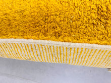 Load image into Gallery viewer, Yellow rug 6x9 ft - G4721
