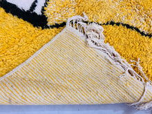 Load image into Gallery viewer, Yellow rug 6x9 ft - G4721
