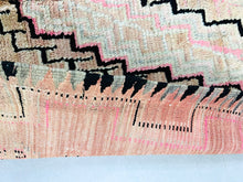 Load image into Gallery viewer, Moroccan Berber Rug 5x10 ft - GP180