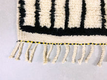 Load image into Gallery viewer, Chic moroccan style rug 5x8 ft - G5479

