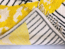 Load image into Gallery viewer, Chic moroccan style rug 5x8 ft - G5479
