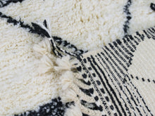 Load image into Gallery viewer, Handmade Moroccan  Rug 5x8 - A65

