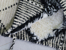 Load image into Gallery viewer, Handmade Moroccan  Rug 5x8 - A65
