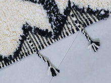 Load image into Gallery viewer, Handmade Moroccan  Rug 5x8 - A65
