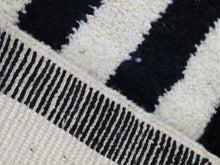 Load image into Gallery viewer, Handmade Moroccan  Rug 5x8 - A65
