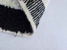 Load image into Gallery viewer, Handmade Moroccan  Rug 5x8 - A65
