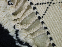 Load image into Gallery viewer, Handmade Moroccan  Rug 5x8 - A65
