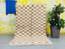 Load image into Gallery viewer, Sandy Hues Checkered Rug 5x8 ft - G5188
