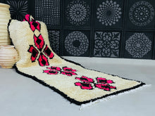 Load image into Gallery viewer, Handwoven Moroccan wool rug featuring elegant floral designs.
