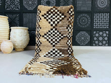 Load image into Gallery viewer, Vintage Moroccan rug measuring 2.7x6.8 ft with a checkerboard design.
