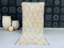 Load image into Gallery viewer, Vintage Moroccan Beni Ourain rug with diamond pattern.
