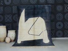 Load image into Gallery viewer, Modern Moroccan wool rug with abstract pattern



