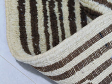 Load image into Gallery viewer, Neutral boho rug with black linear design for modern interiors

