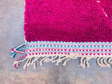Load image into Gallery viewer, Textural detail of a Moroccan rug&#39;s pile, illustrating the craftsmanship and plush quality.
