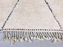 Load image into Gallery viewer, Moroccan rug, 
Beni Ourain rug, 
White wool rug, 
Handmade carpet, 
Berber rug, 
Luxury home decor, 
Plush area rug, 
white beni ourain, 
soft moroccan rug, 
authentic, 
modern moroccan rug, 
warm rug, 
bohemian rug