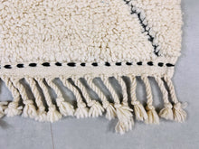 Load image into Gallery viewer, Moroccan rug, 
Beni Ourain rug, 
White wool rug, 
Handmade carpet, 
Berber rug, 
Luxury home decor, 
Plush area rug, 
white beni ourain, 
soft moroccan rug, 
authentic, 
modern moroccan rug, 
warm rug, 
bohemian rug