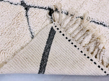 Load image into Gallery viewer, Moroccan rug, 
Beni Ourain rug, 
White wool rug, 
Handmade carpet, 
Berber rug, 
Luxury home decor, 
Plush area rug, 
white beni ourain, 
soft moroccan rug, 
authentic, 
modern moroccan rug, 
warm rug, 
bohemian rug