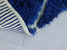 Load image into Gallery viewer, Handmade Moroccan wool rug styled in a contemporary home setting.
