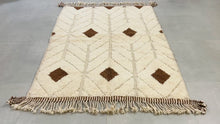 Load and play video in Gallery viewer, Unique Moroccan wool rug 5.0 FT x 6.8 FT- Handmade Beni Ourain Style, Area Rug 5x7, berber rug,Authentic beni ouarain Rug, tapis marocain
