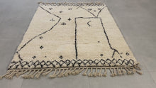 Load and play video in Gallery viewer, Moroccan wool rug 5x6 ft - N7001
