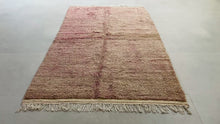 Load and play video in Gallery viewer, Vintage Azilal Rug 4.9 FT x 8.5 FT, Moroccan Vintage Rug, Beni ourain rug 5x8
