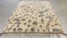 Load and play video in Gallery viewer, Beni Ourain Rug 7x9, Morocco white and black Rug, handmade tufted rug, Moroccan Rug, Wool Rug, Area Rug, Beni Ourain, Berber Rug, Beni Rug
